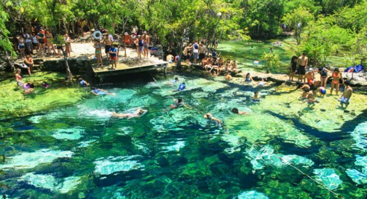 Cenote Azul riviera Maya