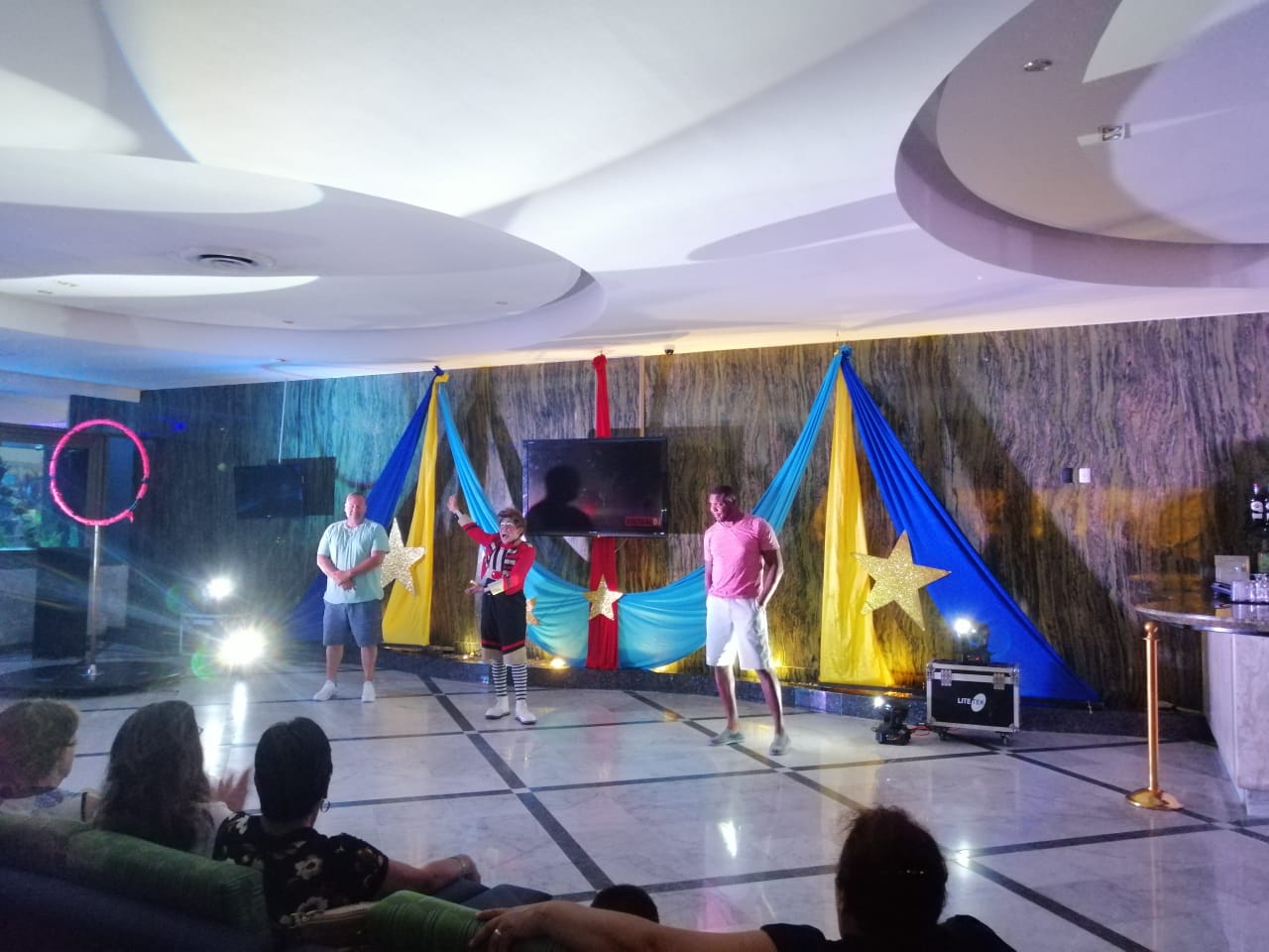 shos latino en sunset royal beach resorts