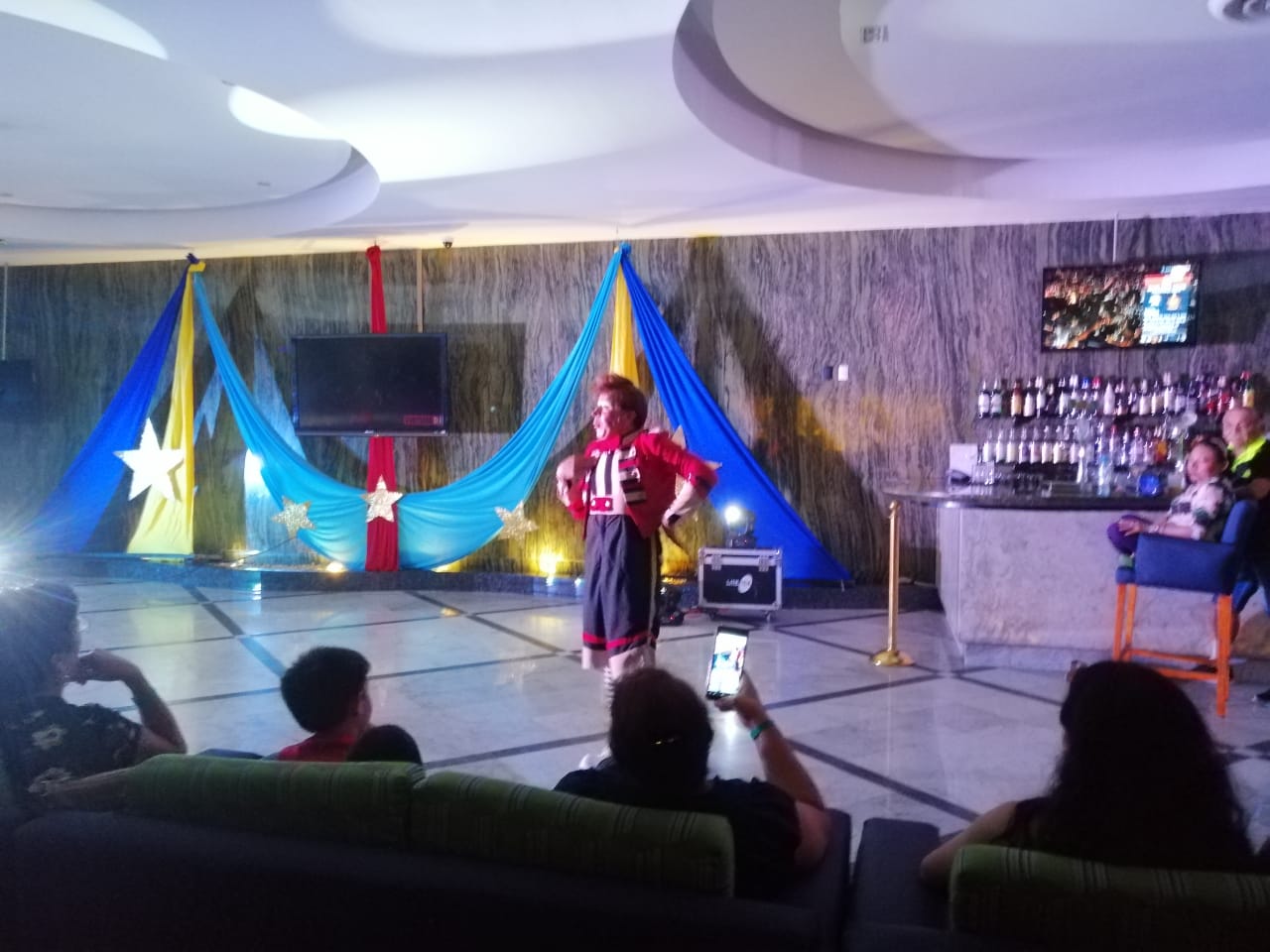 show latino en cancun