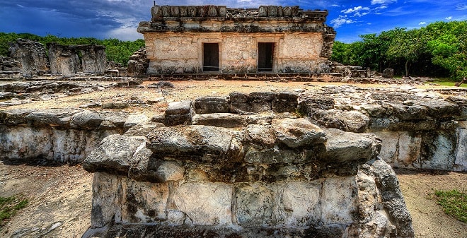Zona Arqueológica El Rey
