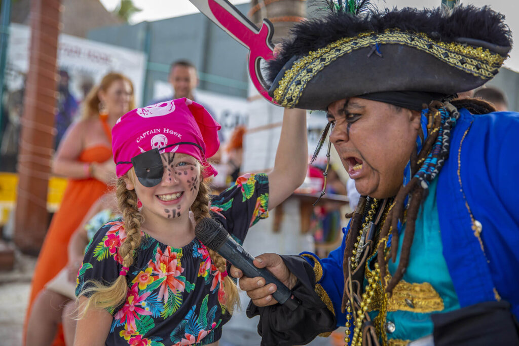 Capitán Hook actividad de bajo presupuesto en cancun